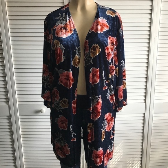 Monteau Velvet Kimono - Picture 3 of 10